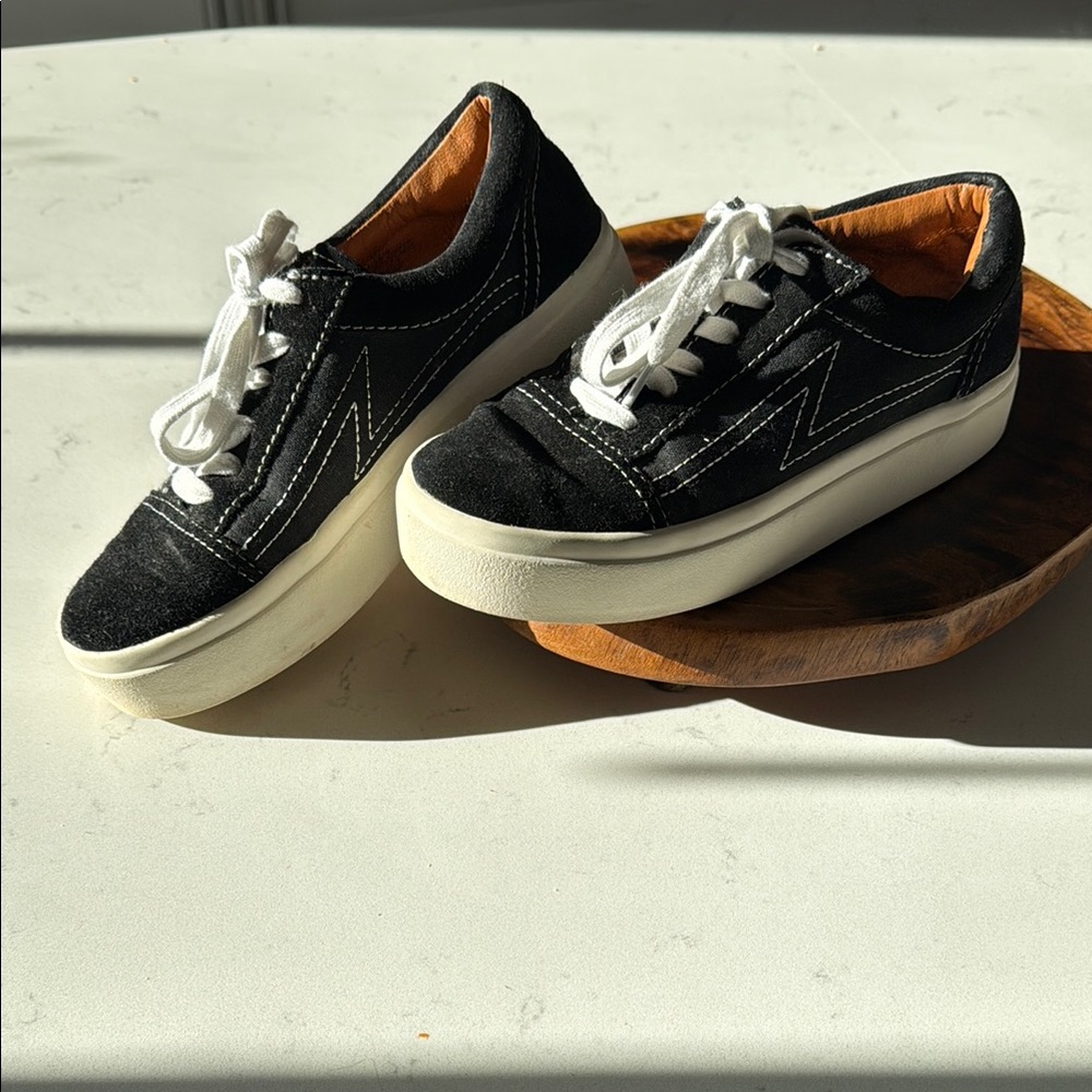 Lucky Brand Tezra leather sneakers